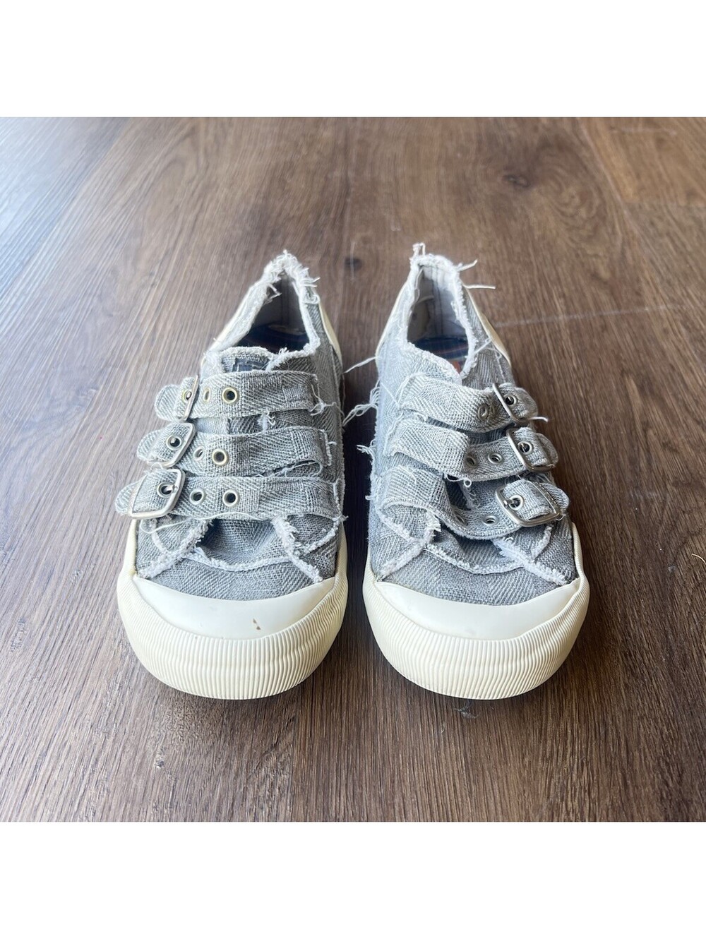 Rocket Dog Jazzin Grey Frayed Canvas Multi-Buckle Sneakers – Women's Size 7